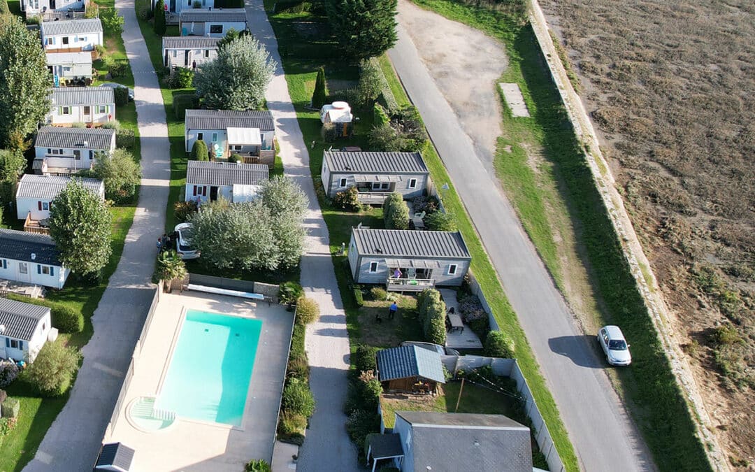 vue aérienne sur le camping la baie des veys