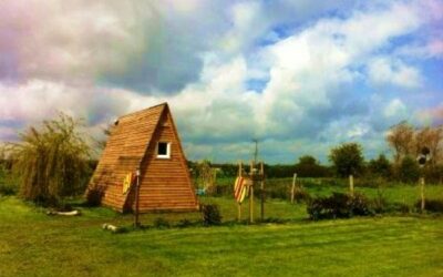 Insolite en Normandie : Osez le Glamping en duo avec nos Cabanes des Marais, Coco Sweet et tente Viking)