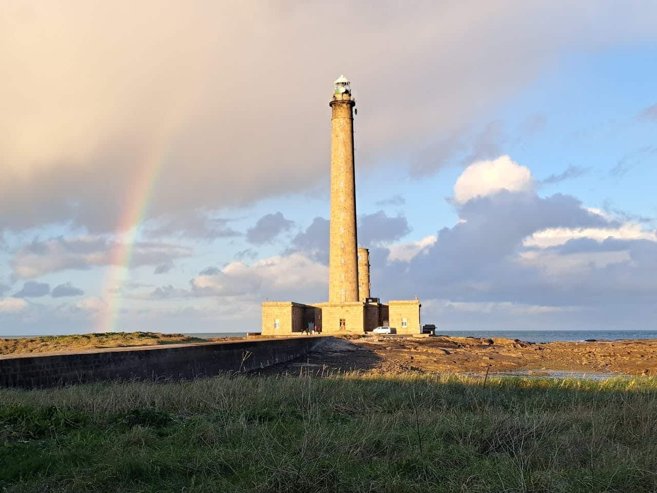 Gatteville vuurtoren De vuurtoren van Gatteville, gelegen op het puntje van Barfleur op het schiereiland Cotentin en de op één na hoogste vuurtoren van Frankrijk, is vlakbij de camping te bezoeken.